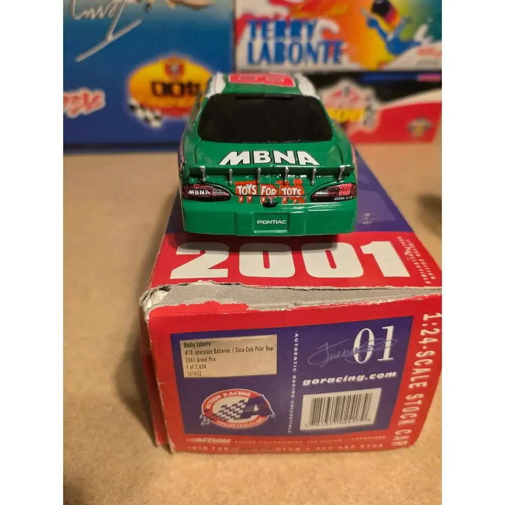 Bobby Labonte #18 Interstate Batteries Polar Bear 2001 Grand Prix 1/24 Nascar